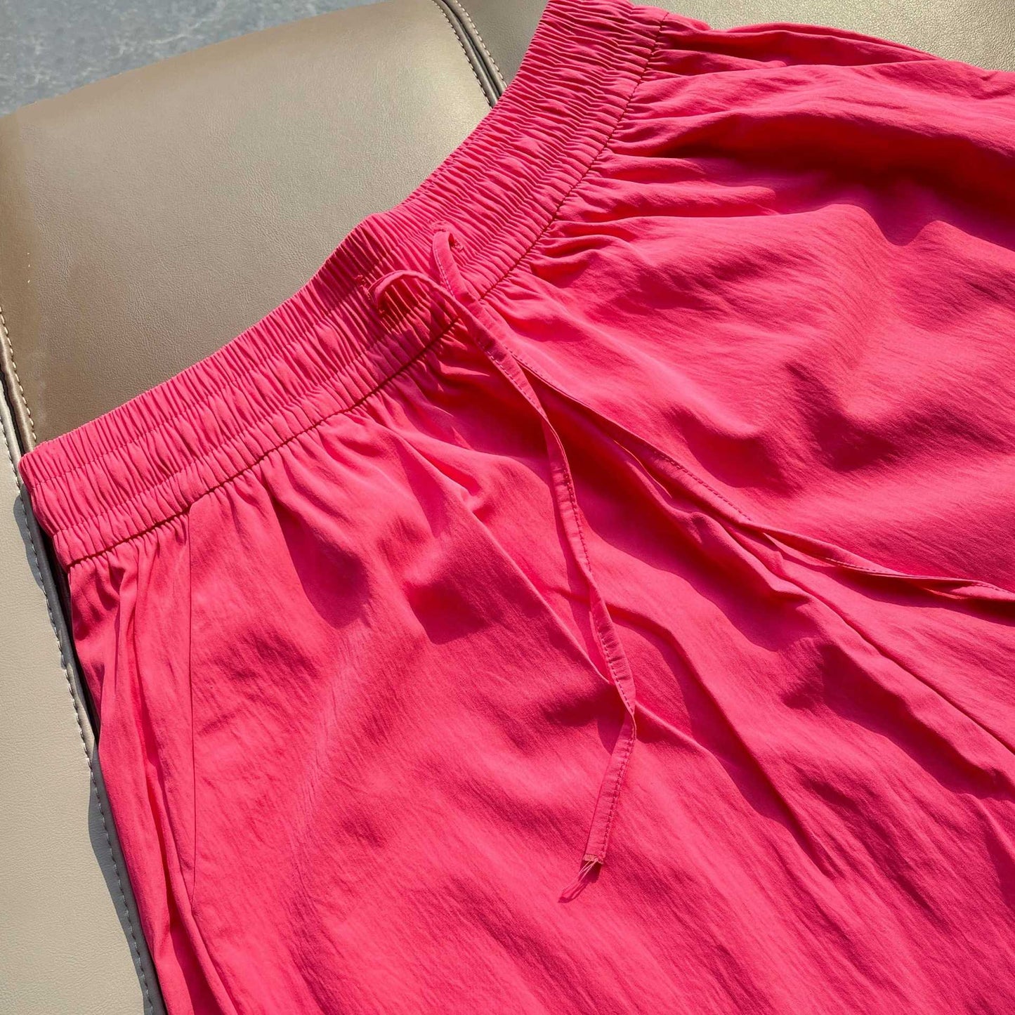 Ice-silk Quick-drying Textured Loose Casual Pleated Shorts