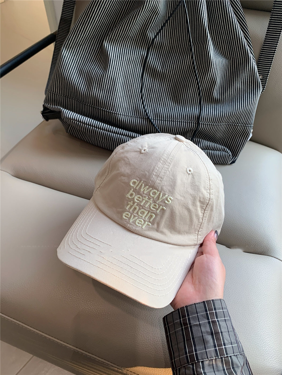 Lu Xi Korean Style Embroidered White Wide Brim Baseball Cap For Women