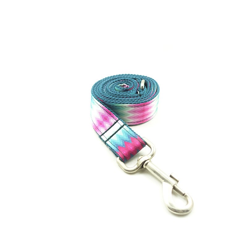 Colored pattern webbing traction belt