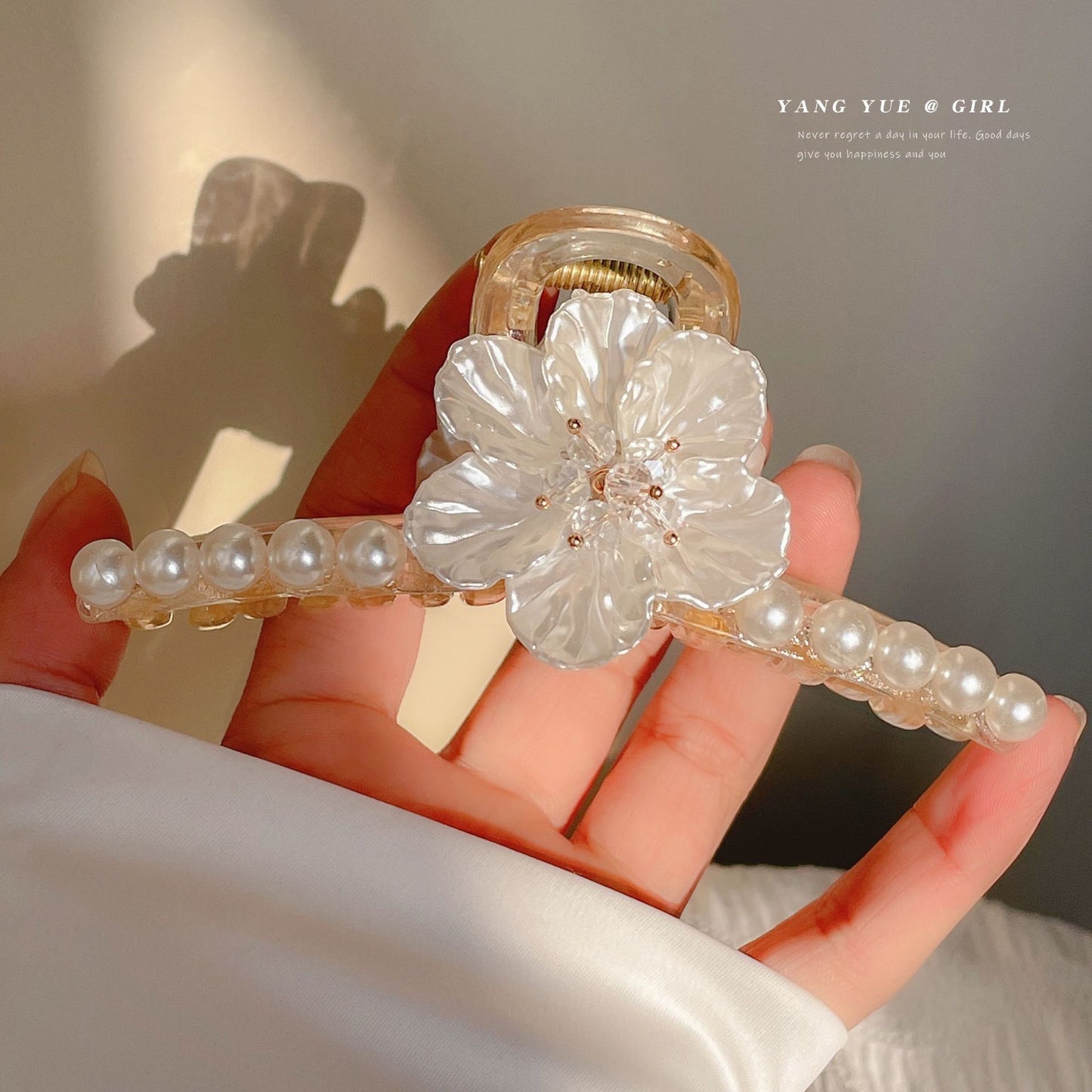 New Small Fragrant Wind Camellia Temperament Back Of The Head To Grab The Clip