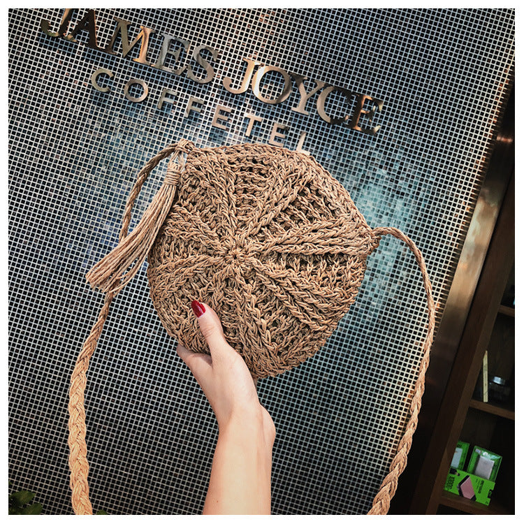 Hollow round straw bag