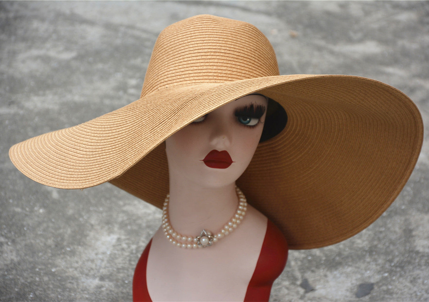 Oversized Hepburn Shade Holiday Straw Hat 18cm