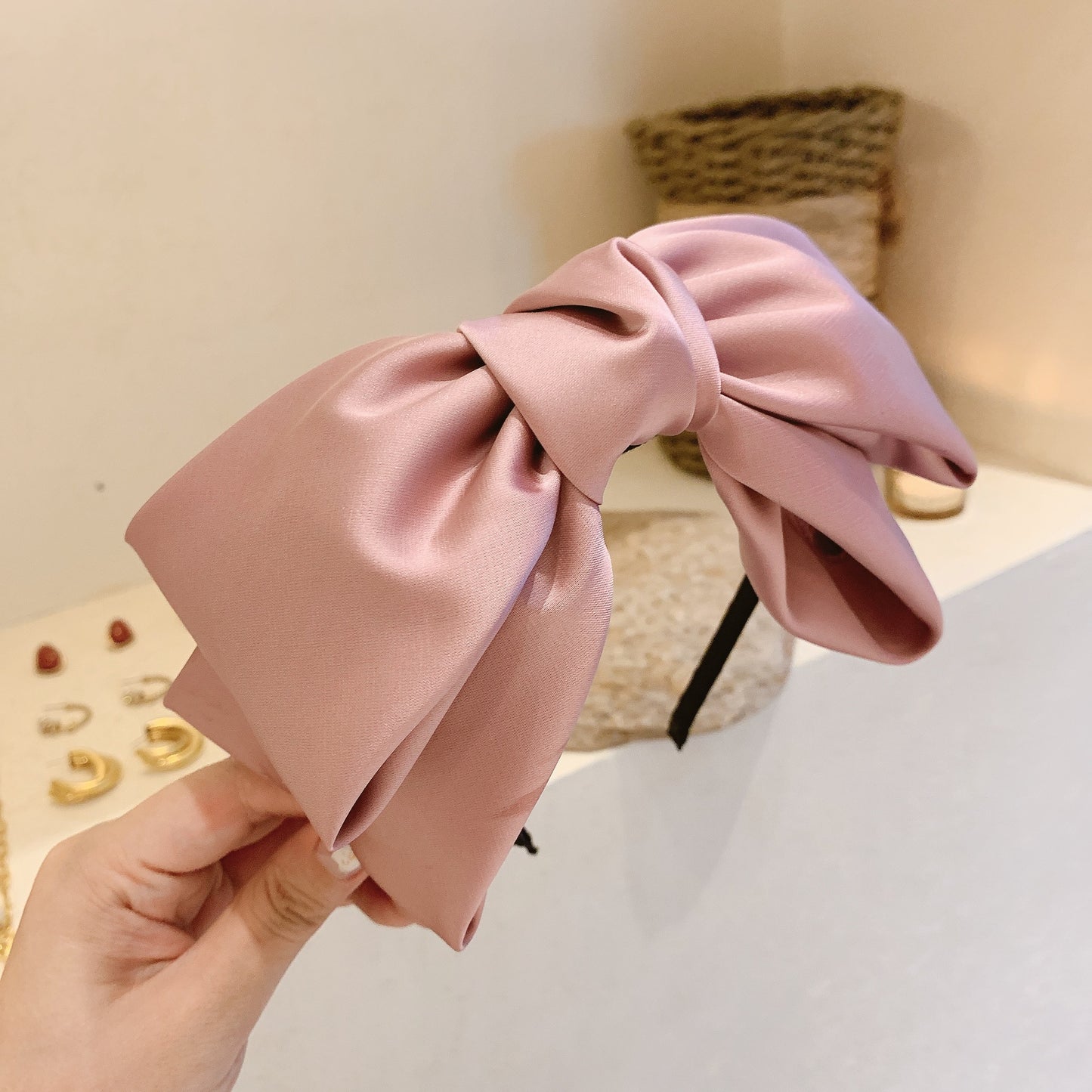 Oversized bow band