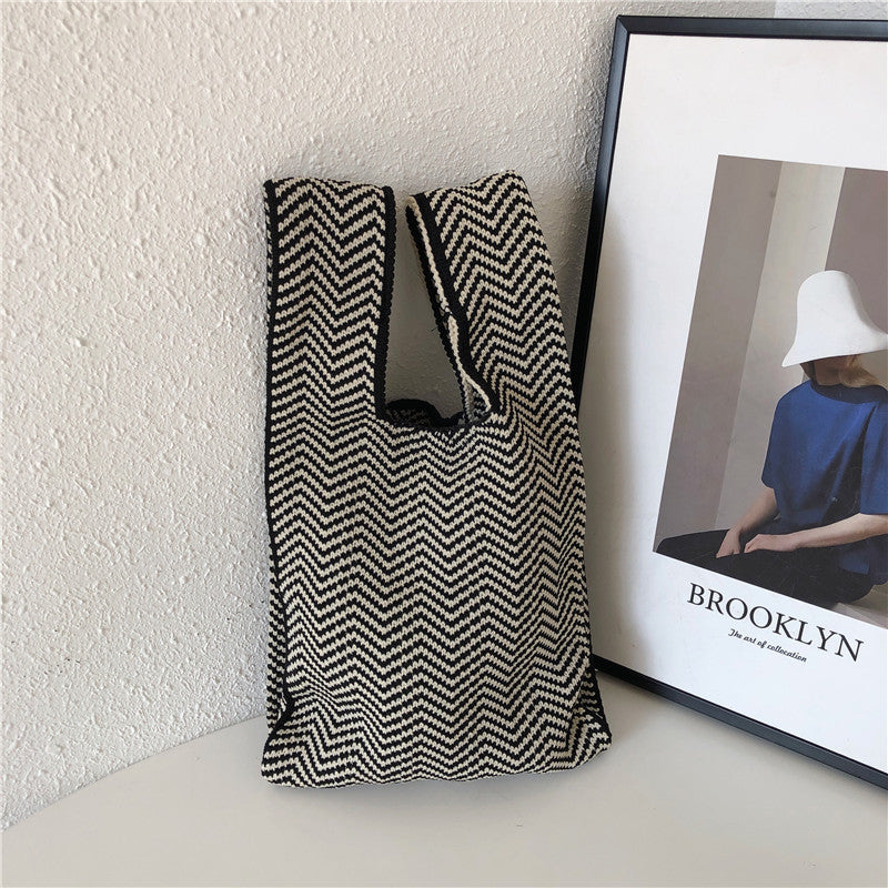 Woven Black And White Checkered One-shoulder Armpit Bag