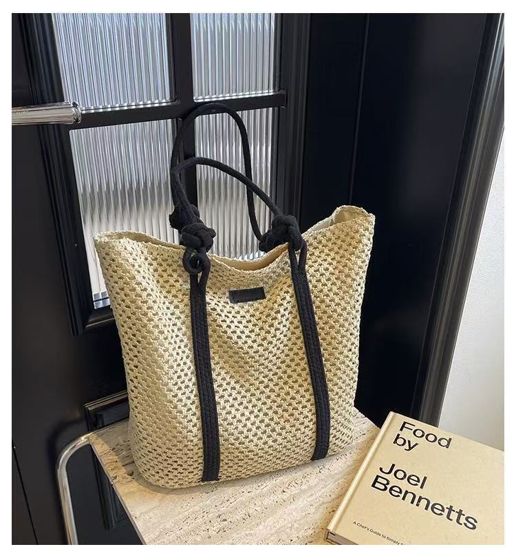 Commuter Large Capacity One-shoulder Knitted Beach Bag