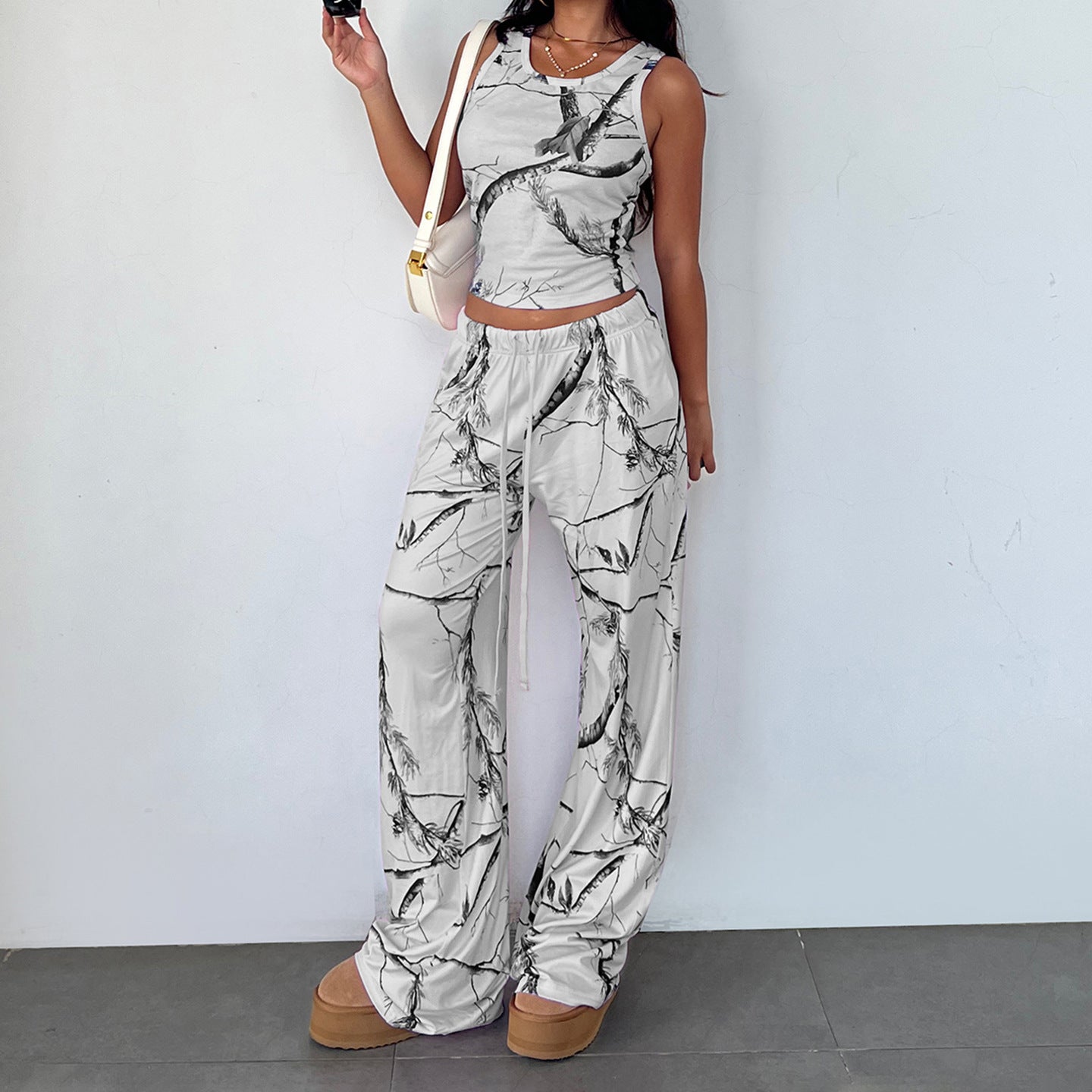 Sleeveless Vest And Drawstring Pants Set With A Printed Design