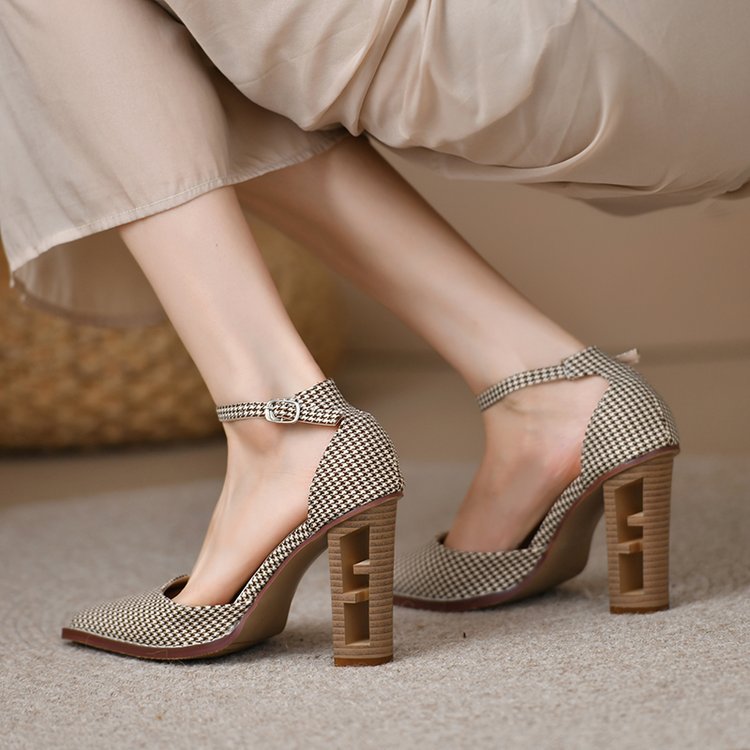 Fashion Retro Hollow Fashion Single Shoes