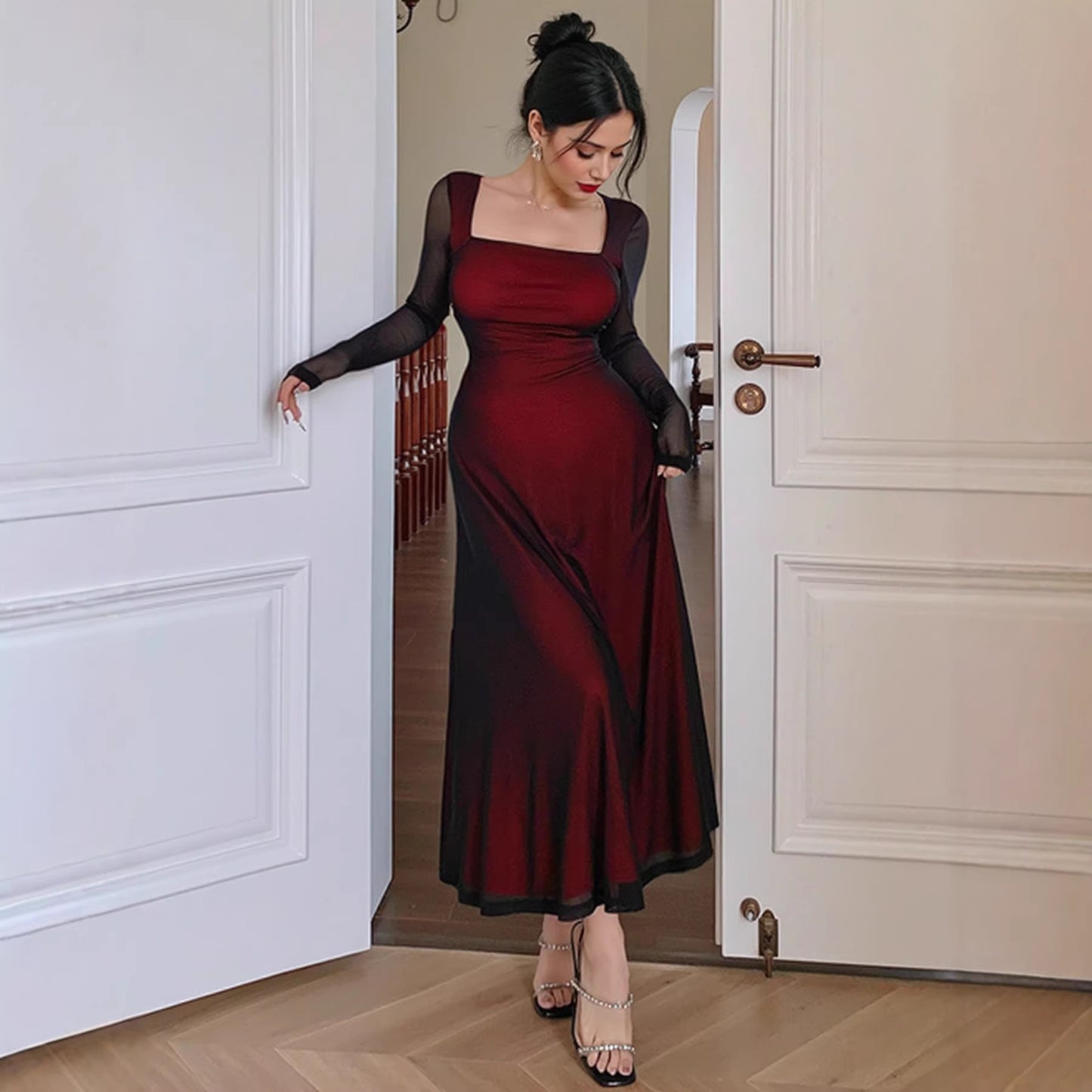 Ren og forførende meshærmet kjole med firkantet halsudskæring, elegant, sexet og slim-fit, der smigrer figuren