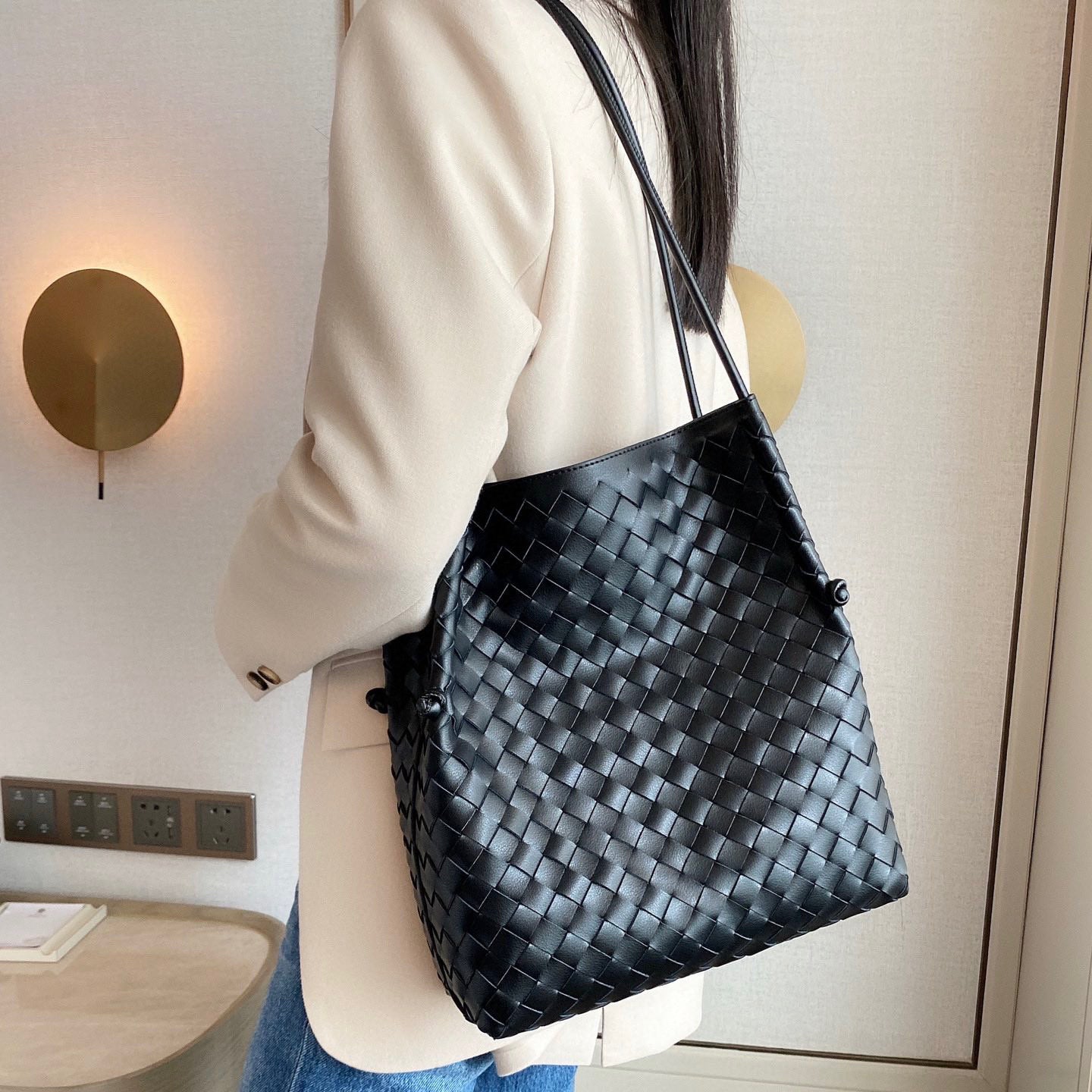 Women's Fashion Head Layer Cowhide Woven Shoulder Bag