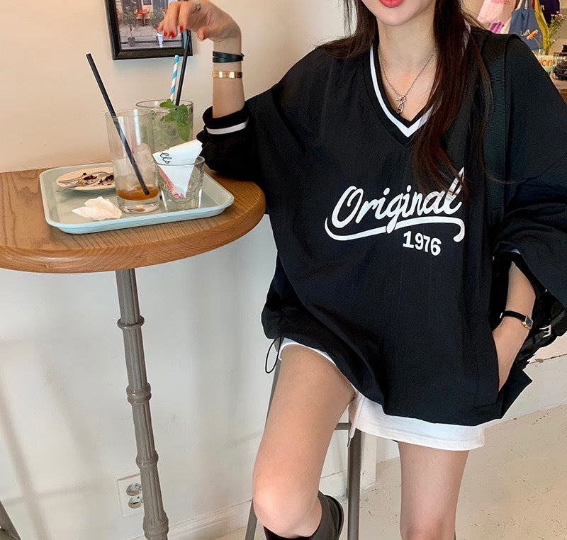 Langærmet sweatshirt til kvinder med V-hals, tryk og løst snit i koreansk stil
