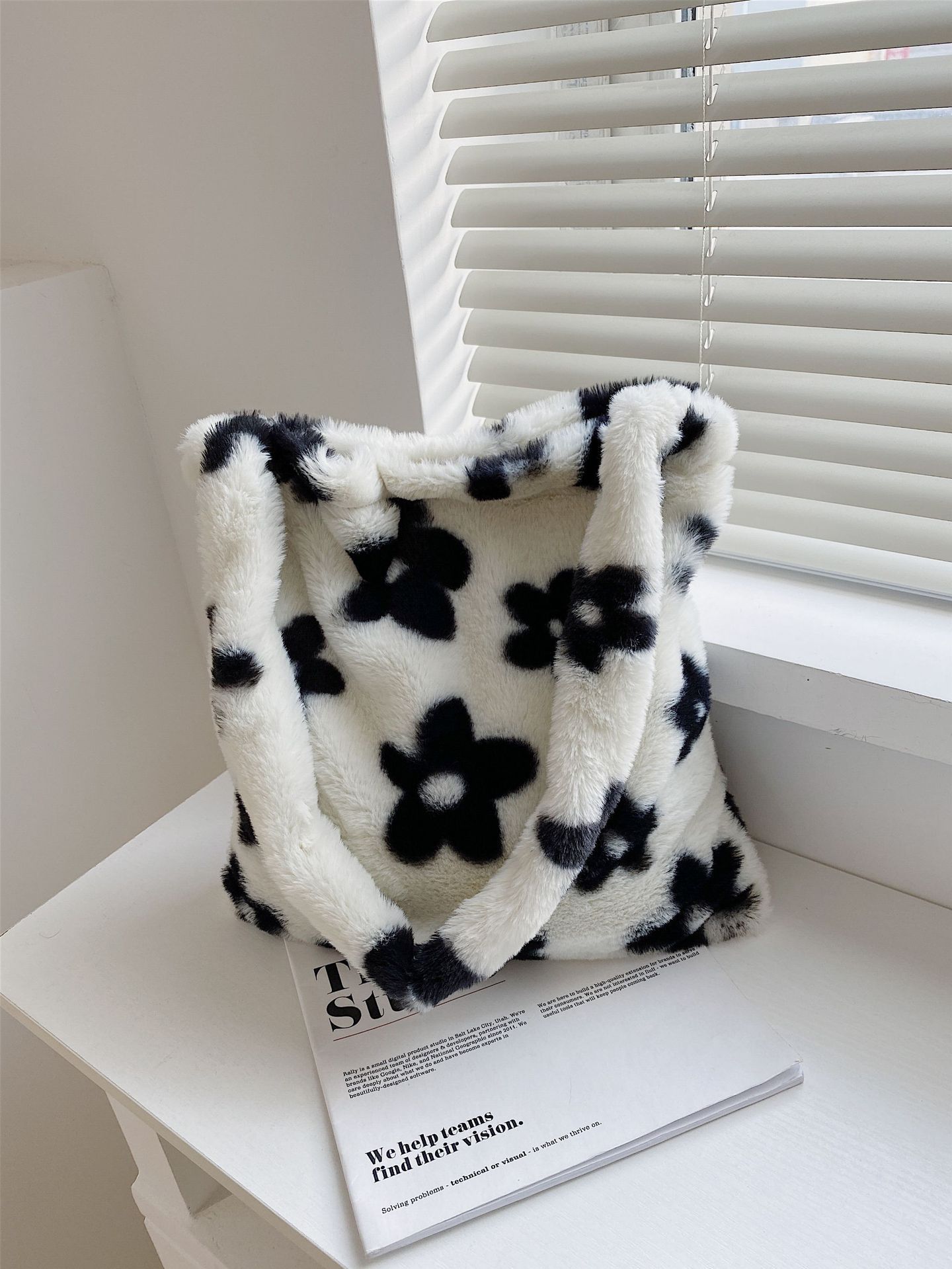 Girl's Cute  Casual Plush Bag