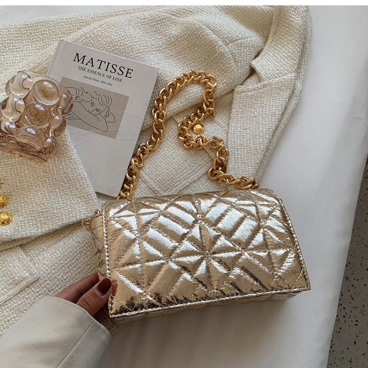 Wear A Messenger Bag With A Bright Chain