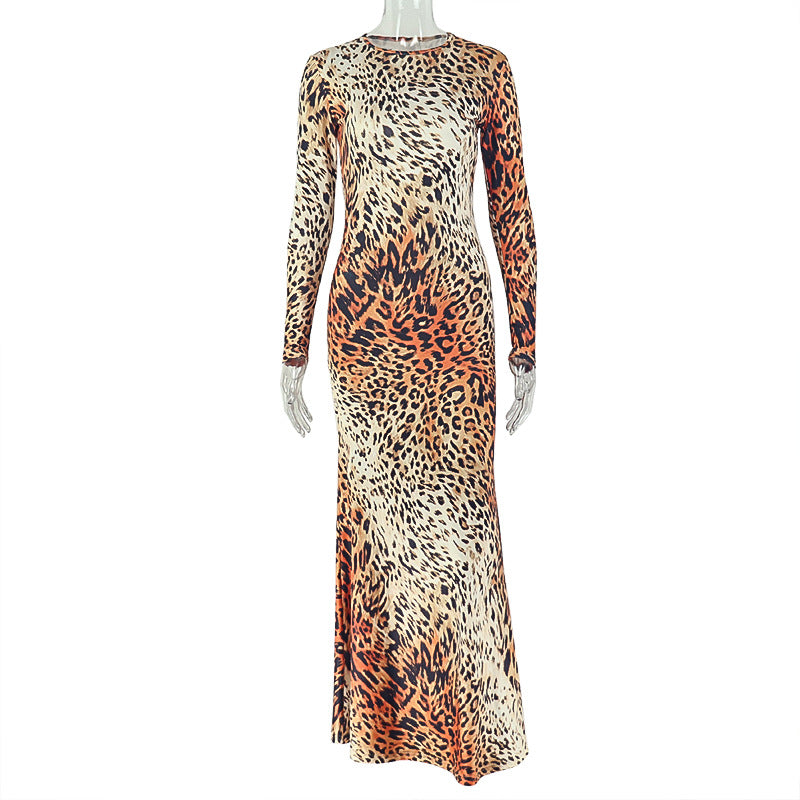 Elegant Close-fitting Dress With A Round Neck And Long Sleeves