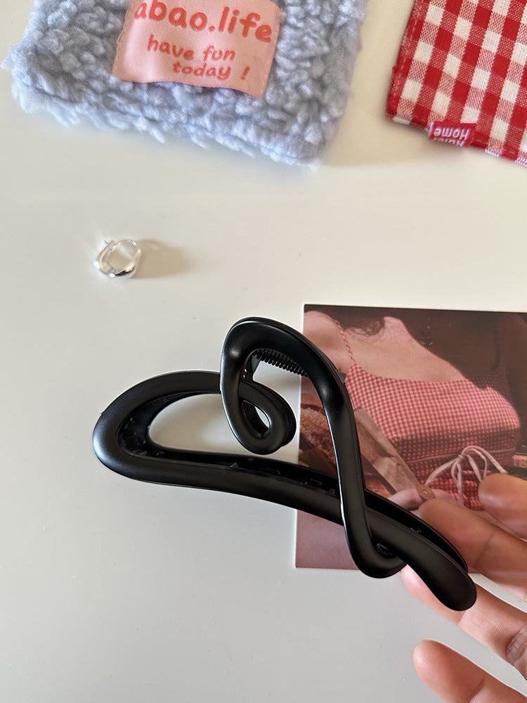 Elegant Matte Black Heart-shaped Hair Clip For The Back Of The Head