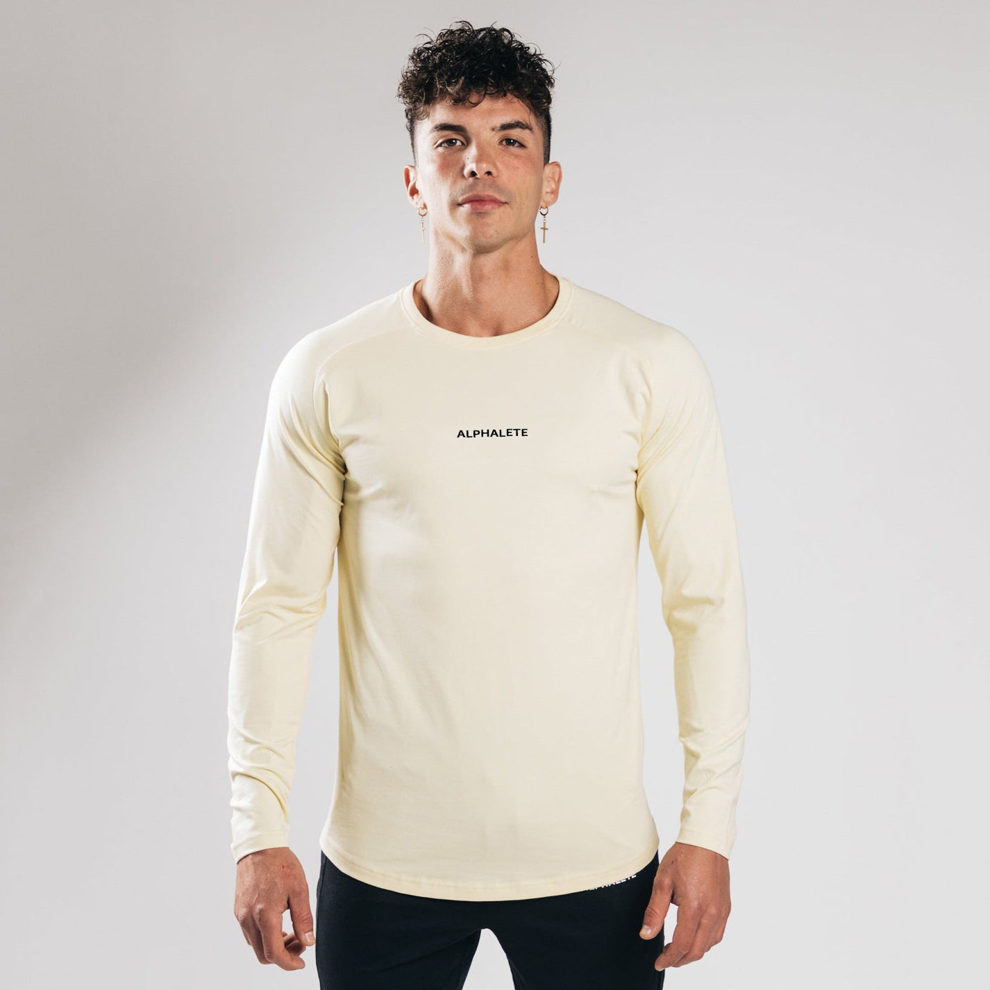 Tætsiddende langærmet T-shirt i elastisk bomuld til at have indenunder