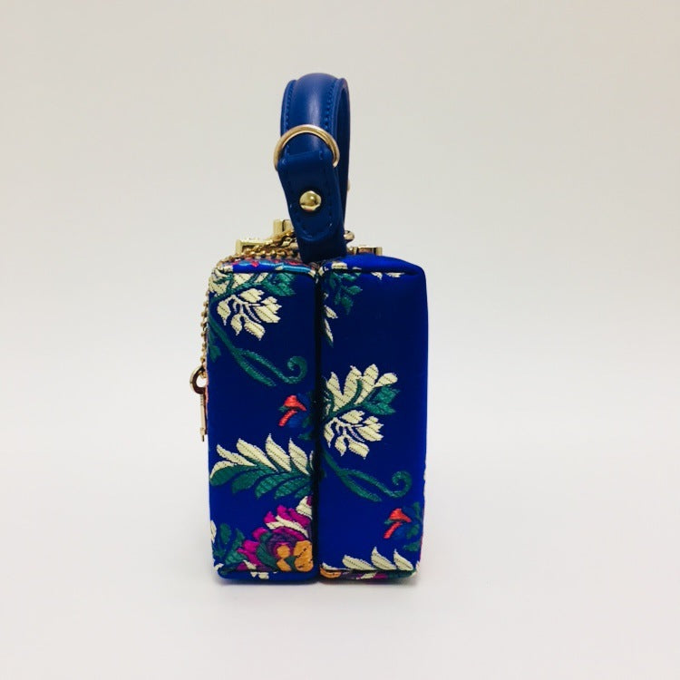 Niche Retro Antique Exquisite Embroidered Flower Handbag