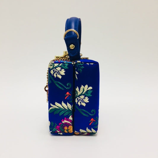 Niche Retro Antique Exquisite Embroidered Flower Handbag