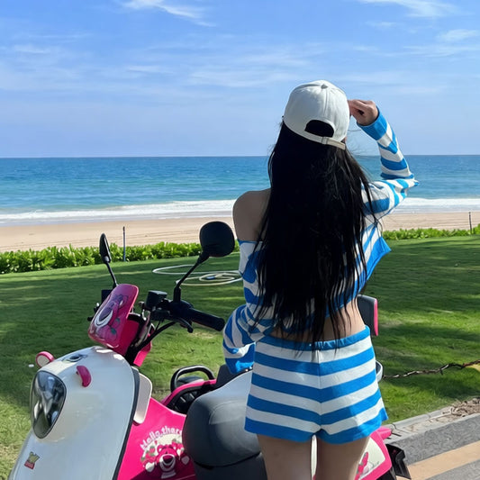 Knitted Set Loose-fitting Top And Striped Shorts