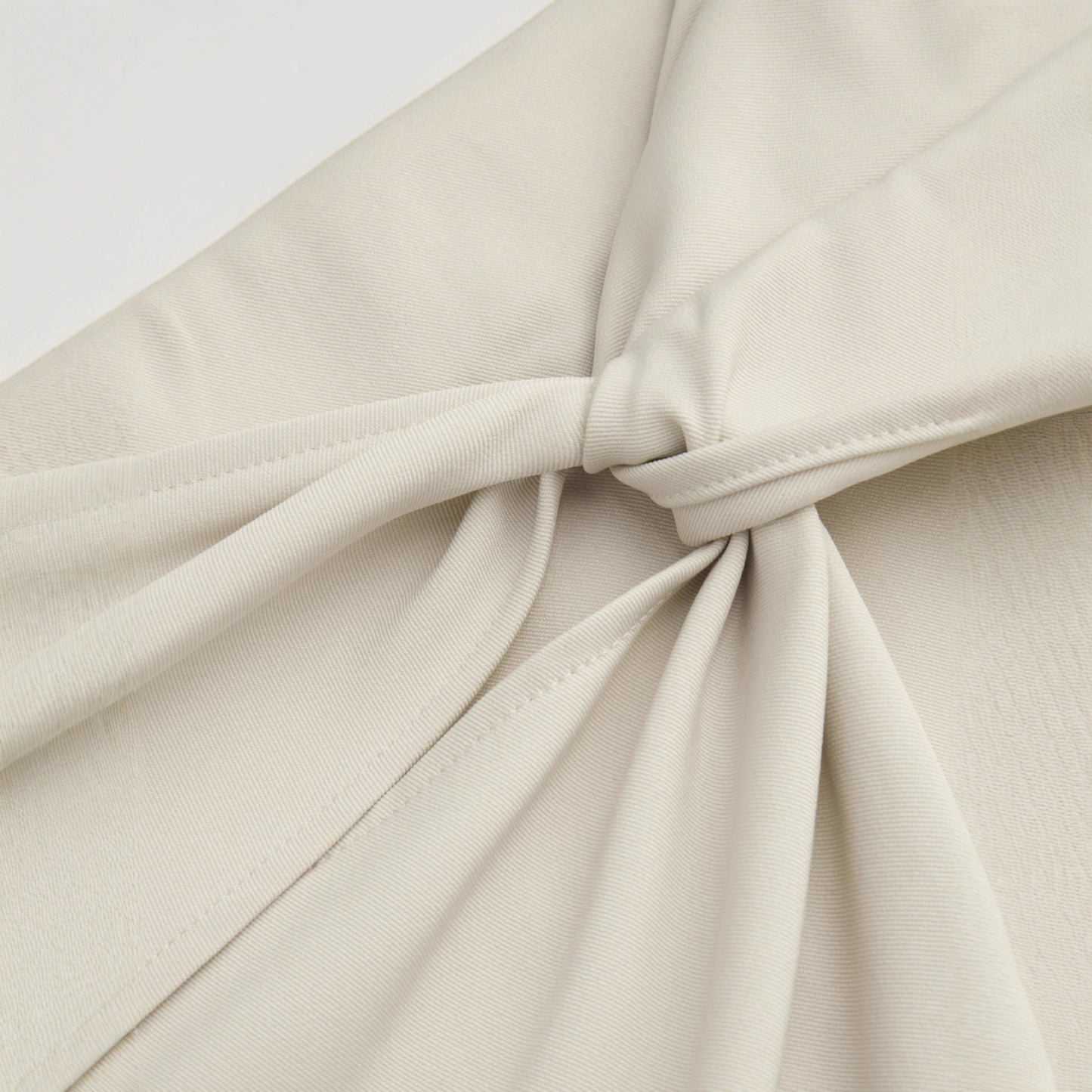 Ny Stilfuld Elegant og Alsidig Damenederdel Med et Råt Asymmetrisk Design
