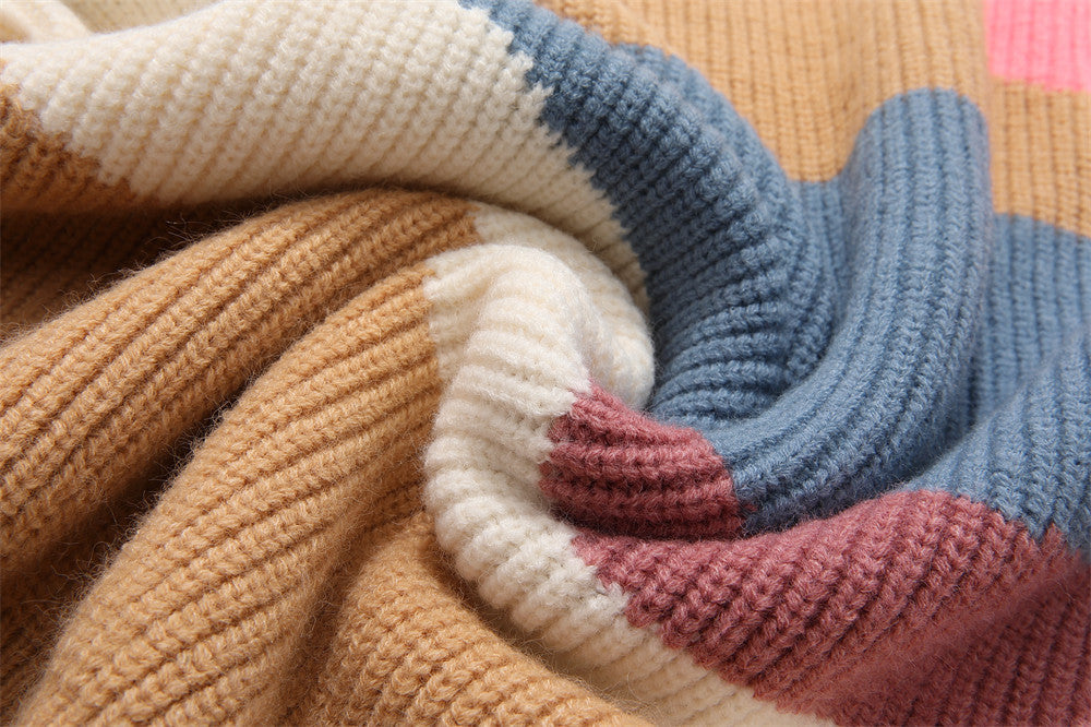 Strikket Sweater med Uregelmæssige Farveblokke og Rund Hals