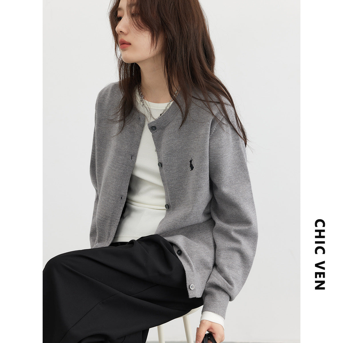 Autumn New Simple Solid Color Embroidered Knitted Cardigan Sweater