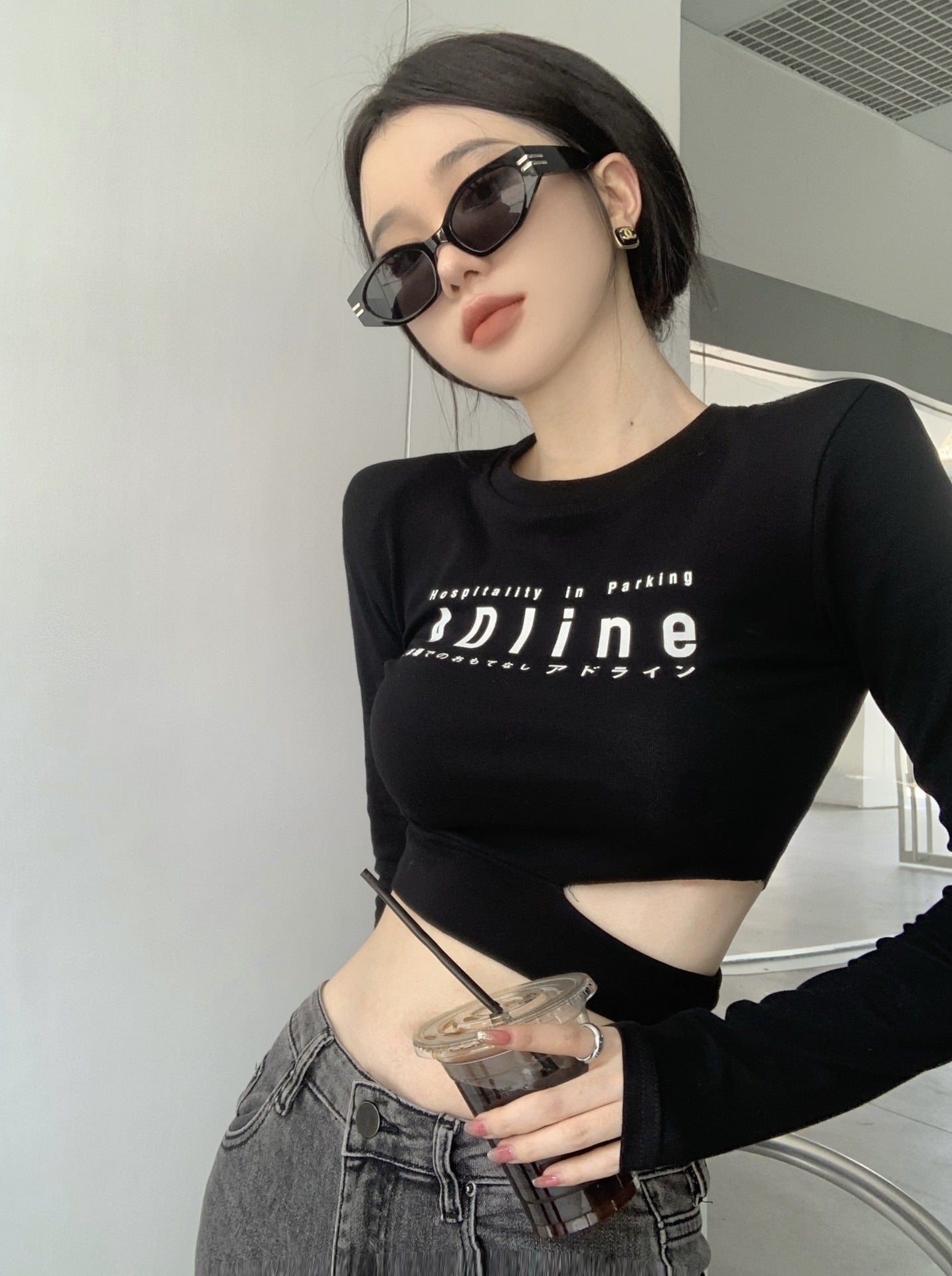Stram, ren og tynd, langærmet T-shirt til kvinder med "Hot Girl"-bogstaver