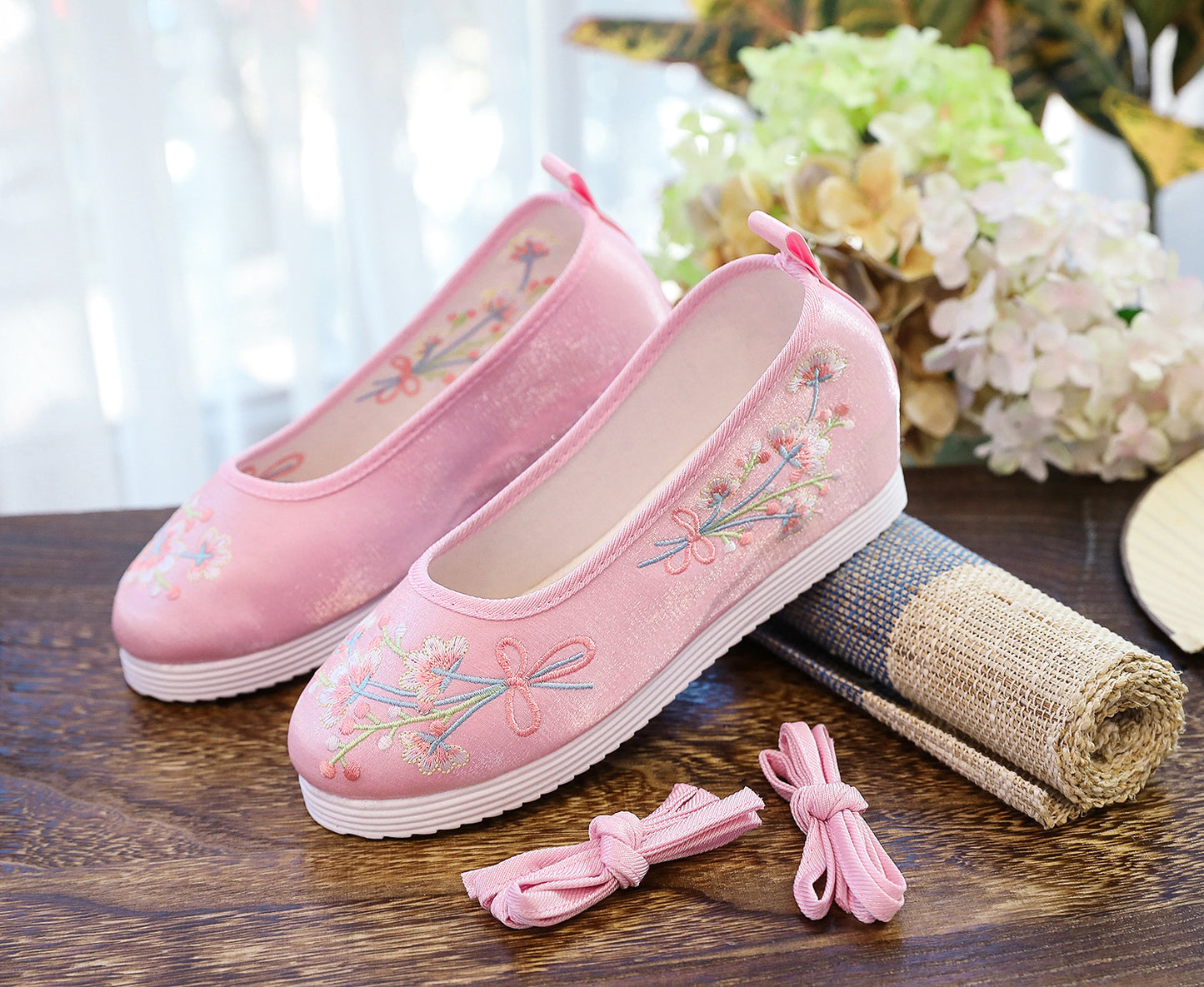 Spring And Autumn Antique Student Embroidered Cotton Shoes