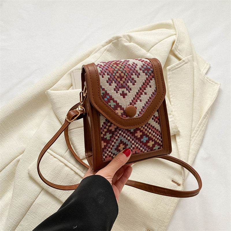 Fashionable Contrast-Colored One-Shoulder Coin Purse