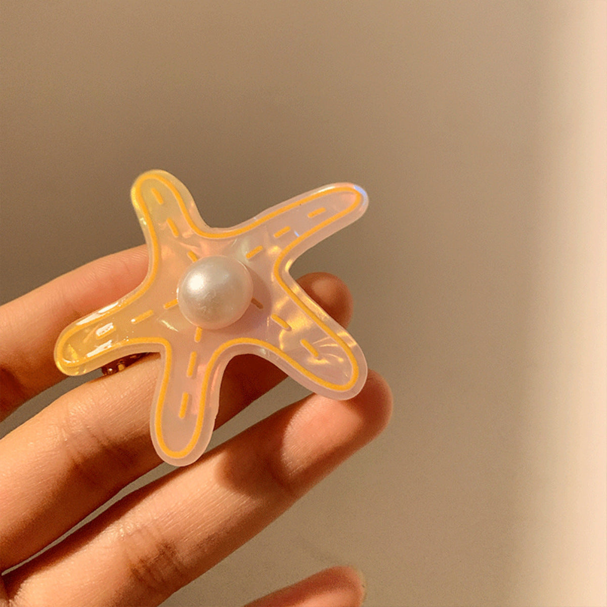 Dopamine Cute Seamless Cosmetic Clip