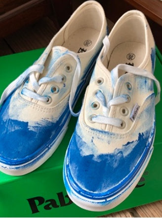 Greets Summer Romance With Graffiti Canvas Shoes