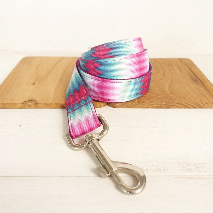 Colored pattern webbing traction belt