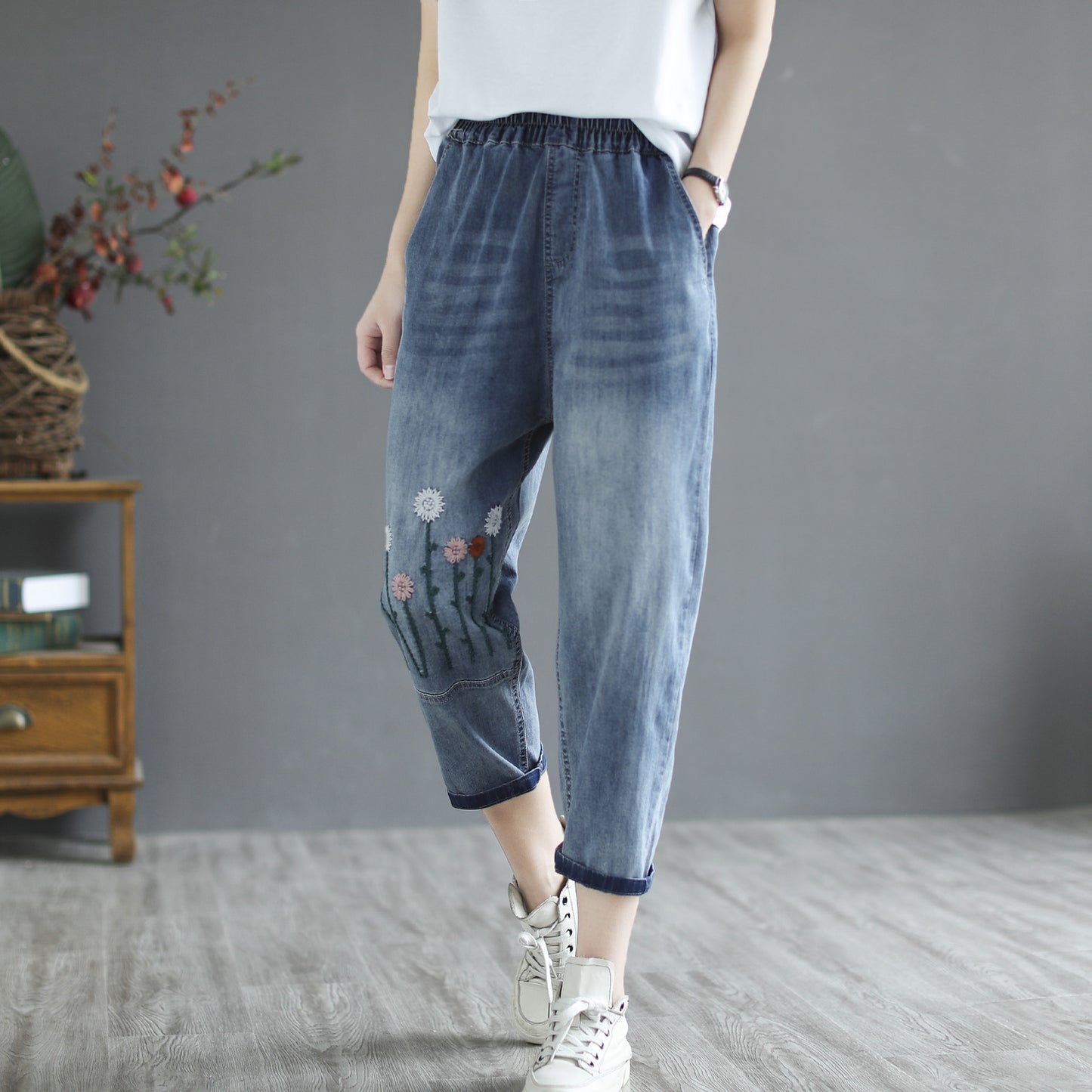 Women's Retro Literary Embroidery Jeans