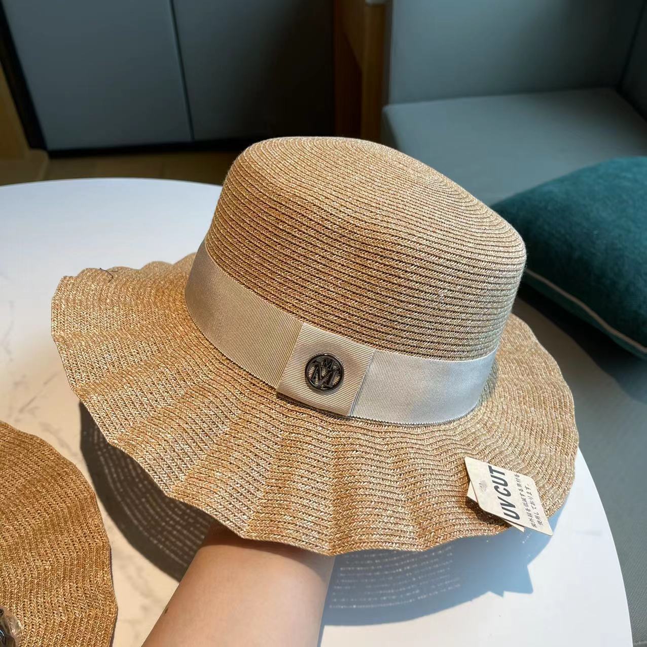 Women's Simple Wavy Flat Top Foldable Straw Hat