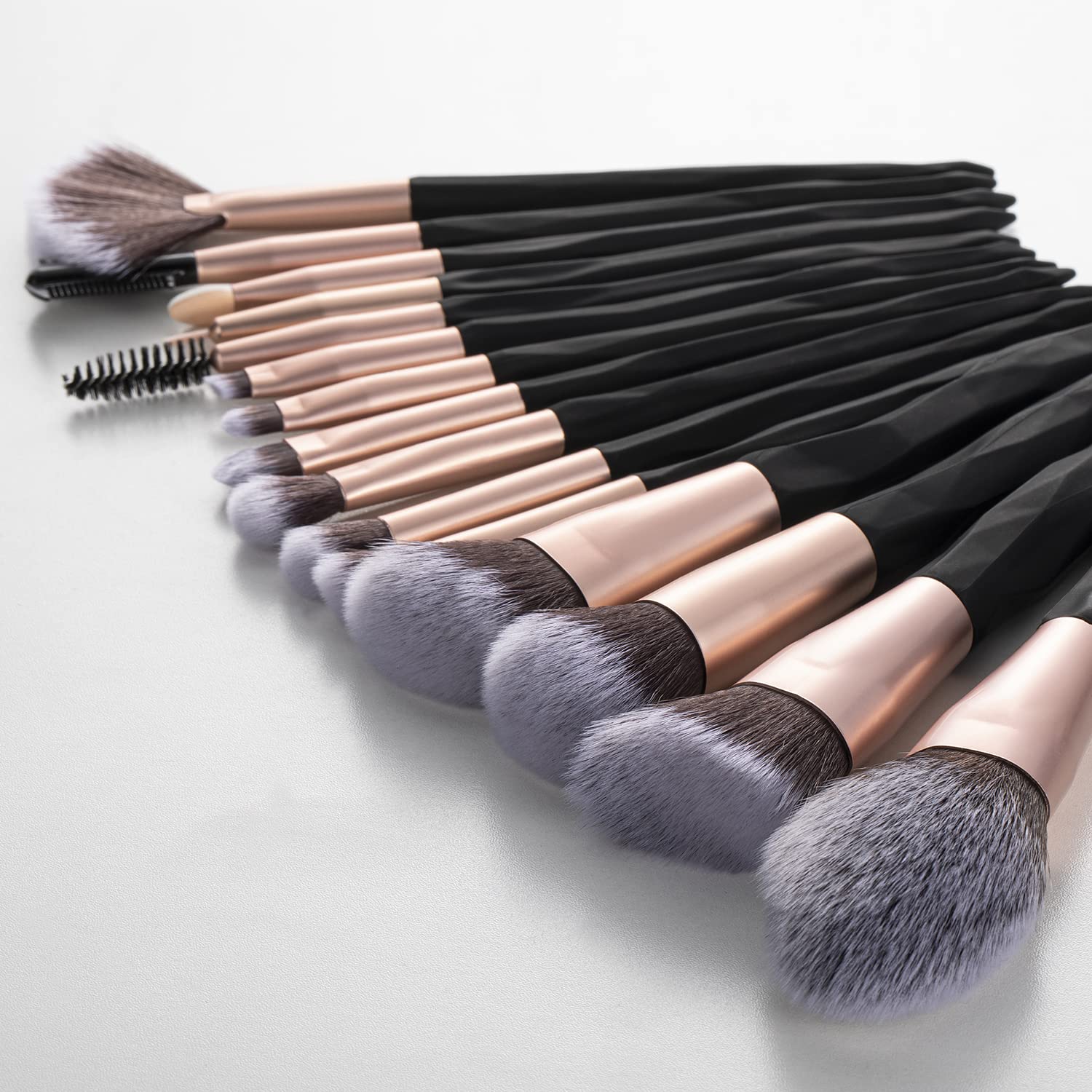 Black Makeup Brushes and Makeup Sponges 18Pcs Makeup Tool Set Makeup Brushes Set Natural Synthetic Eye Shadow Foundation Make-Up Facial Mixed Powder Blusher Concealer Eye Makeup Brush Set