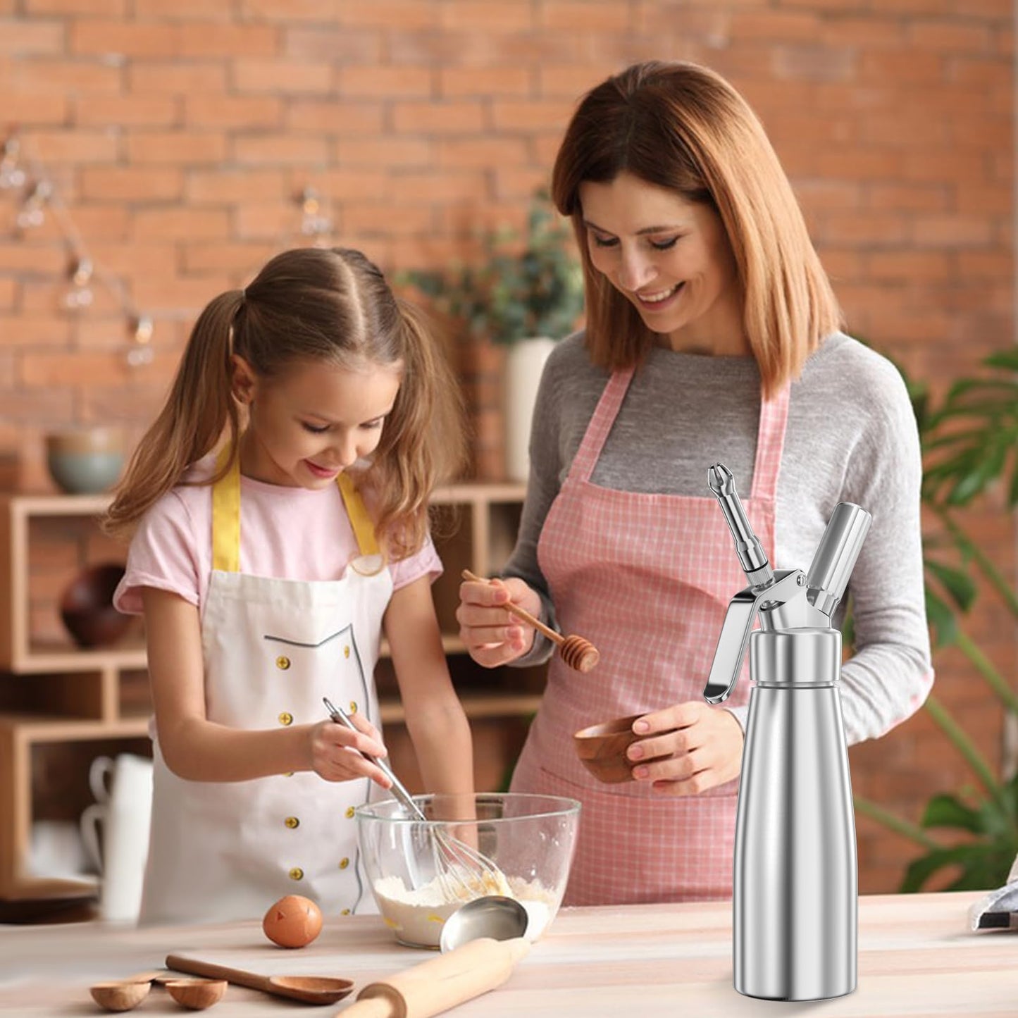 Newaner 500 ml grädddispenser/gräddsifon av aluminium med 3 dekorationsmunstycken av rostfritt stål och 1 rengöringsborste, läckagesäker, för beredning av vispgrädde, kräm, mousse och desserter
