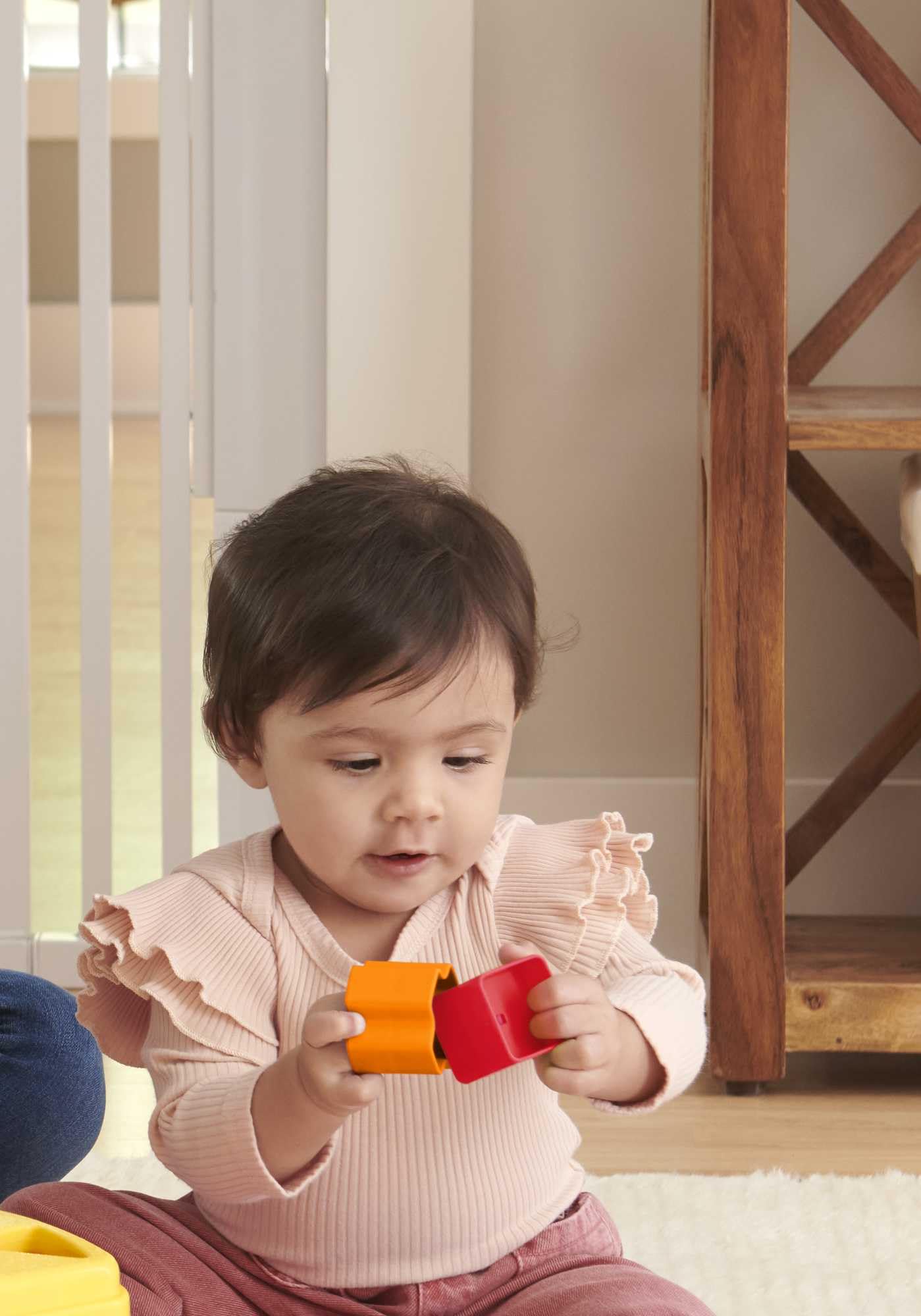 Fisher-Price Baby's First Building Blocks, babyleksak från 6 månader, 9 månader, plug-in-spel från 1 år, motorikleksak från 6 månader, sorteringsspel för baby med sorteringslåda, FFC84