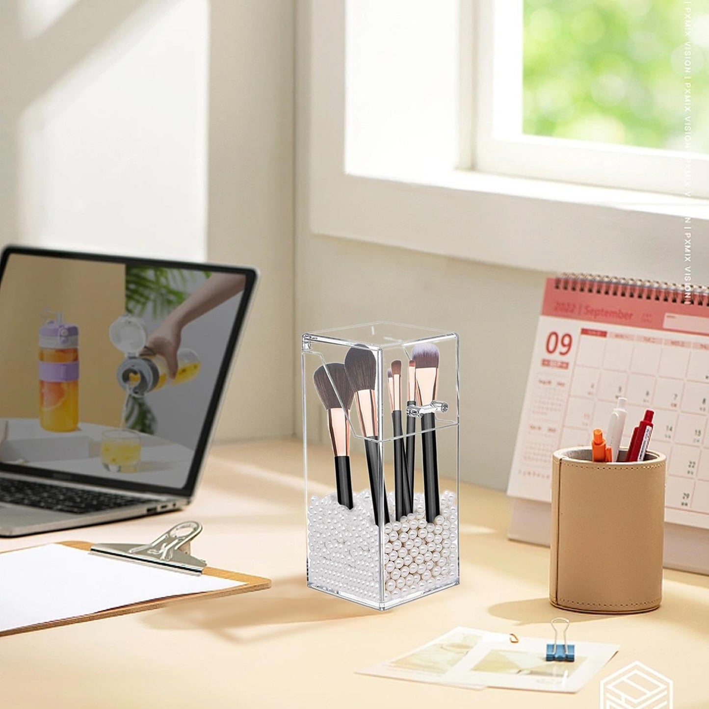 Makeup Brush Holder - Clear Acrylic Brushes Container med lock | kapacitet kosmetisk arrangör | Stylish Vanity Container för ögonbrynspennor, eyeliner, toalettbord, sovrum, skrivbord u