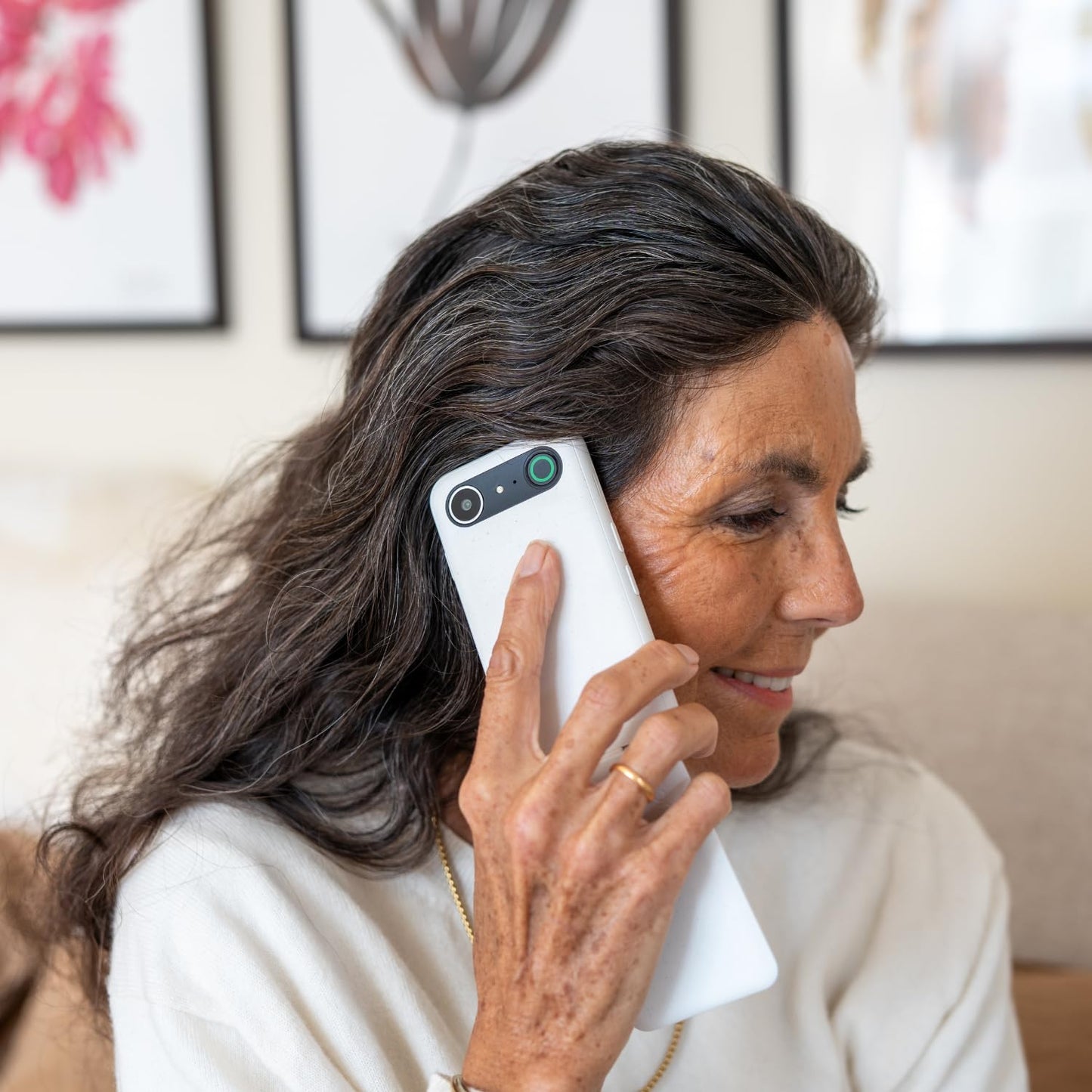DORO – Vikbar Smartphone Doro Aurora A21 – Seniortelefon – Lätt att Använda – Assistansknapp med GPS-positionering – Kompatibel med Hörapparater – USB-kabel ingår – Vit