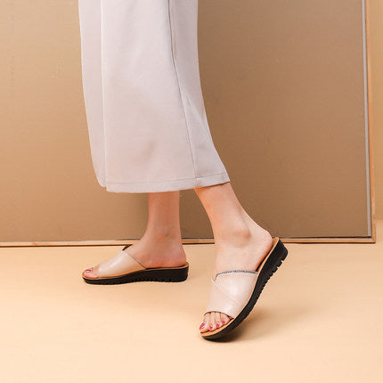 Wear Soft Bottom Non-slip Middle-aged Flat Bottom Middle-aged Sandals