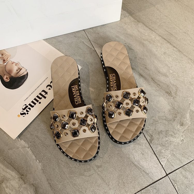 Rivet-shaped flat sandals