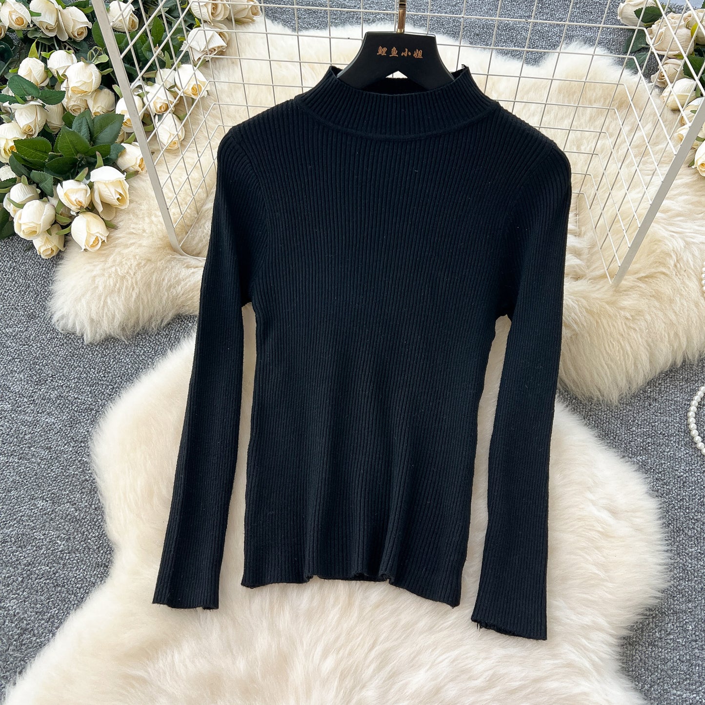 Inderstrikket sweater med lille bjørne-jacquardmønster, høj talje og en udstående kant