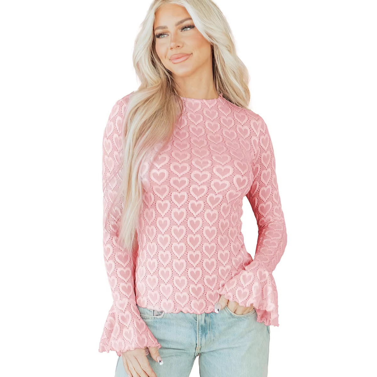 Sød, feminin jacquardtop med hjerteprint, der er slankende og figursyet