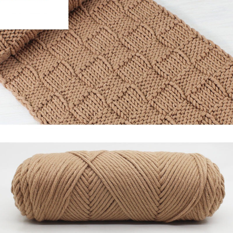 Hand-knitted scarf line