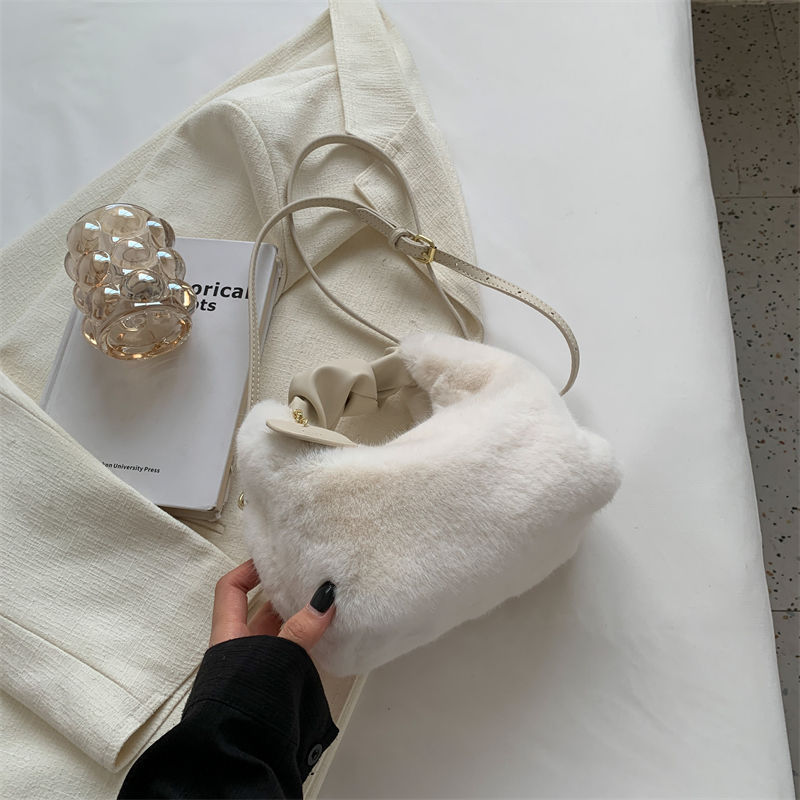 Versatile And Fashionable Small Plush Handbag