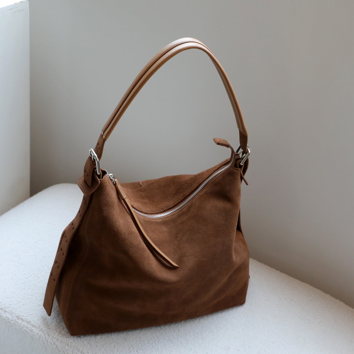 Sleek High-end Underarm Shoulder Bag