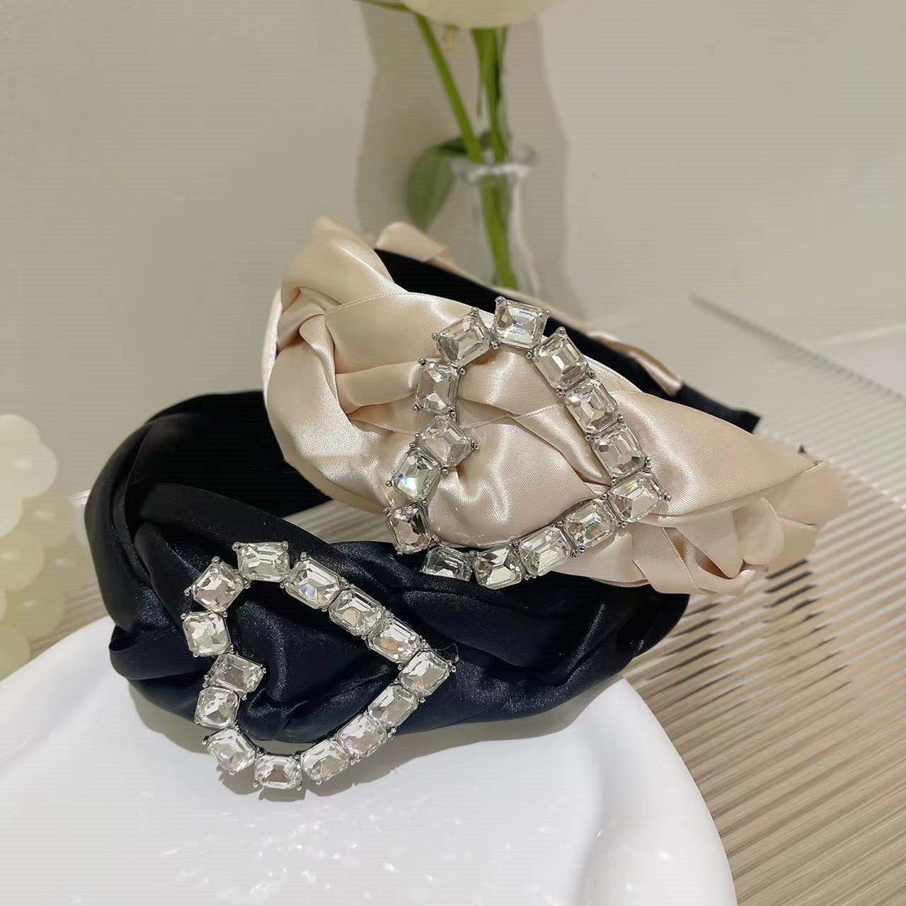 New Retro Temperament Diamond Love Headband Weaving