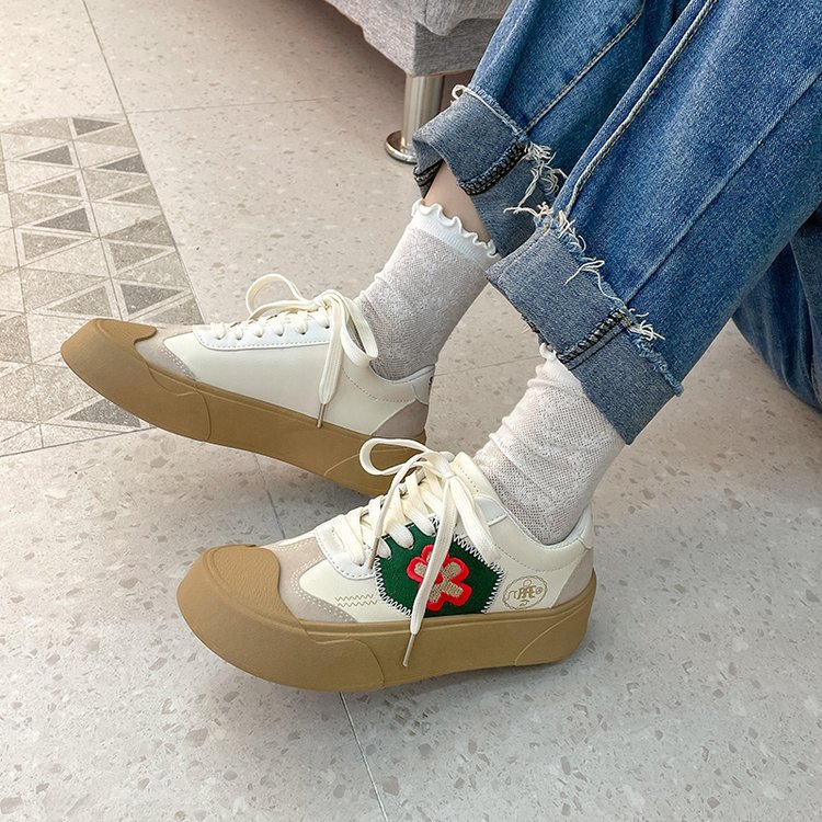 Flat Round Toe Lace-up Student Sneakers
