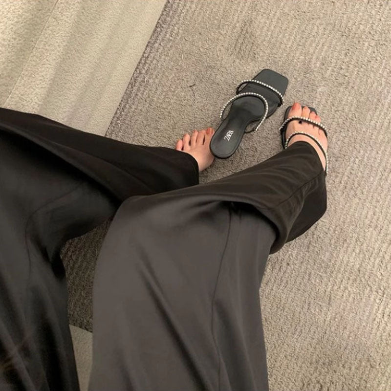 Elegante afslappede bukser Slankende hvide viddebukser i acetatsatin