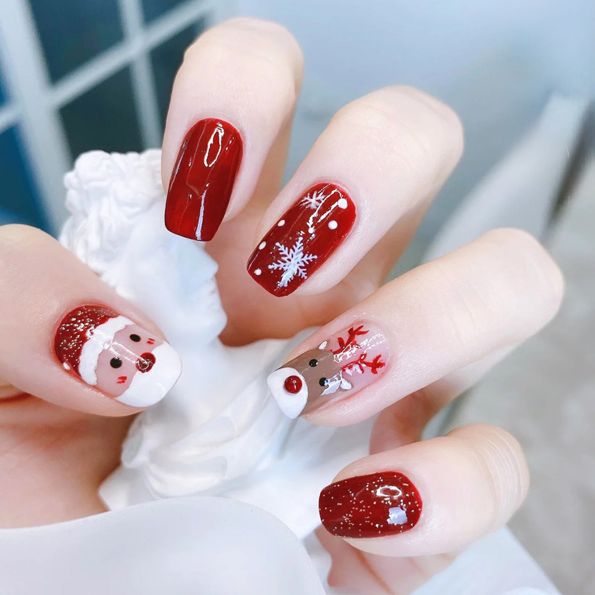 Aftagelig Rensdyr og Snefnug Nail Art til Jul