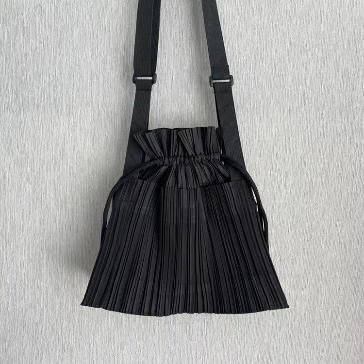 Simple Pleated Colorblock Drawstring Shoulder Bag